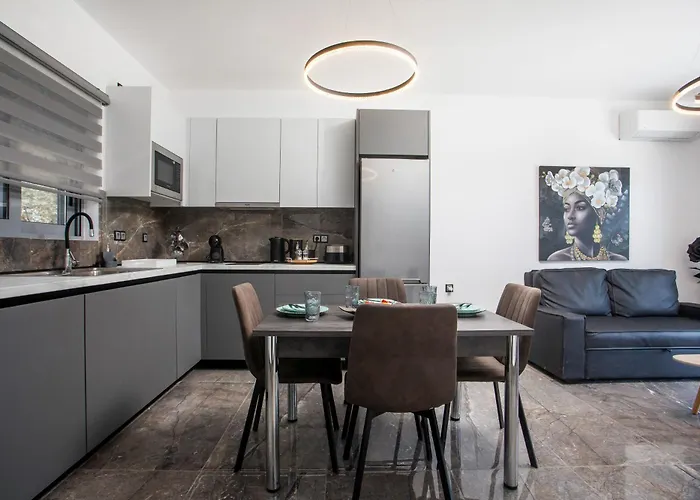 Marina's Private Pool Adults Only *